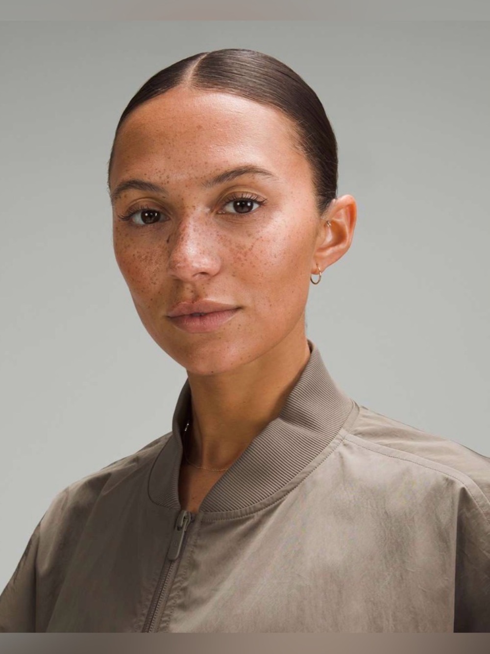 Lululemon Lightweight Hem-Cinch Bomber Jacket in Nomad - Picture 4 of 6